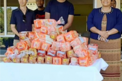 thumbs_Hospice-at-Home-Representative-with-Donate-Bread-representatives